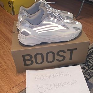Yeezy 700 V2 static’s